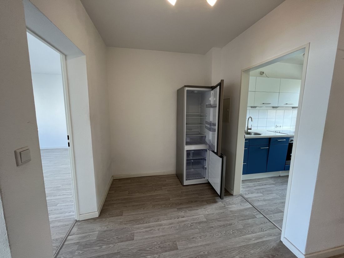 Gepflegte 2-Zimmer-Wohnung mit großer Loggia, EBK, TG-Sellplatz u. Aufzug - Foto 5