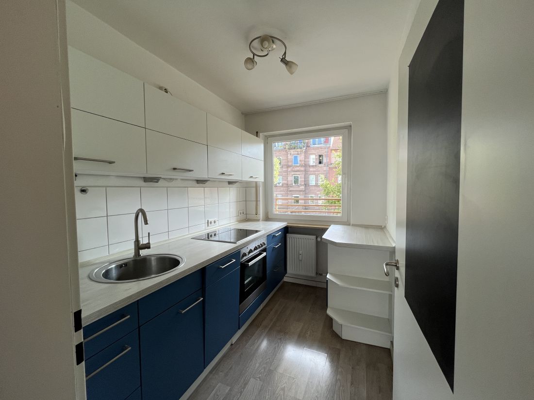Gepflegte 2-Zimmer-Wohnung mit großer Loggia, EBK, TG-Sellplatz u. Aufzug - Foto 4