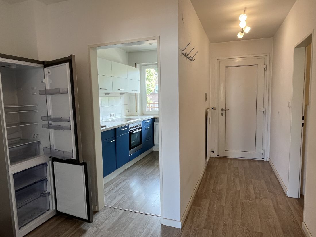 Gepflegte 2-Zimmer-Wohnung mit großer Loggia, EBK, TG-Sellplatz u. Aufzug - Photo 5